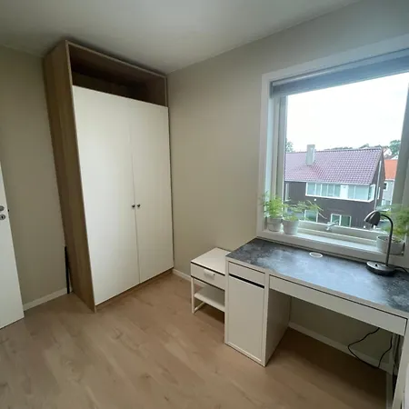 Apartment New Renovated 2 Bedrooms Free Parking 5mins Driving Bus To Ons *