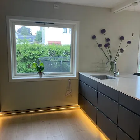 Apartment New Renovated 2 Bedrooms Free Parking 5mins Driving Bus To Ons