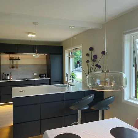 Apartment New Renovated 2 Bedrooms Free Parking 5mins Driving Bus To Ons *