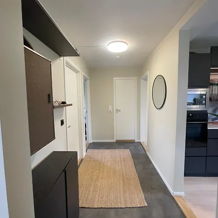 New Renovated 2 Bedrooms Free Parking 5mins Driving Bus To Ons Apartment *