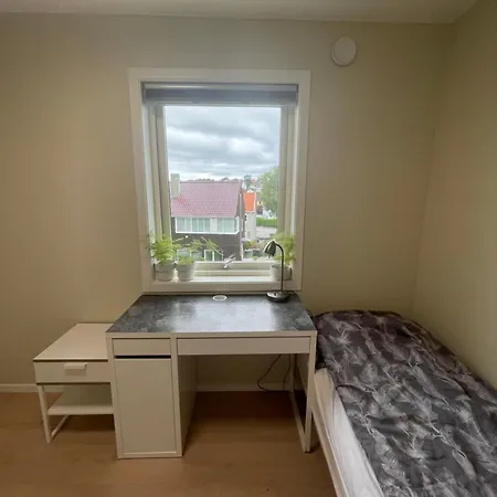 New Renovated 2 Bedrooms Free Parking 5mins Driving Bus To Ons